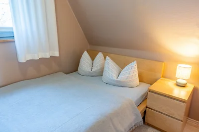 Domek letniskowy w ogrodzie