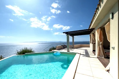 Villa Paradiso, Terra Mala
