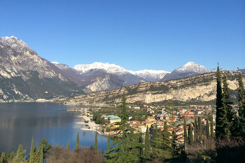 Uitzicht vanaf het terras richting Torbole
