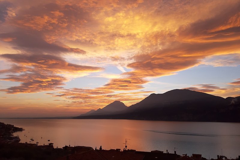 tramonto sul lago di Garda