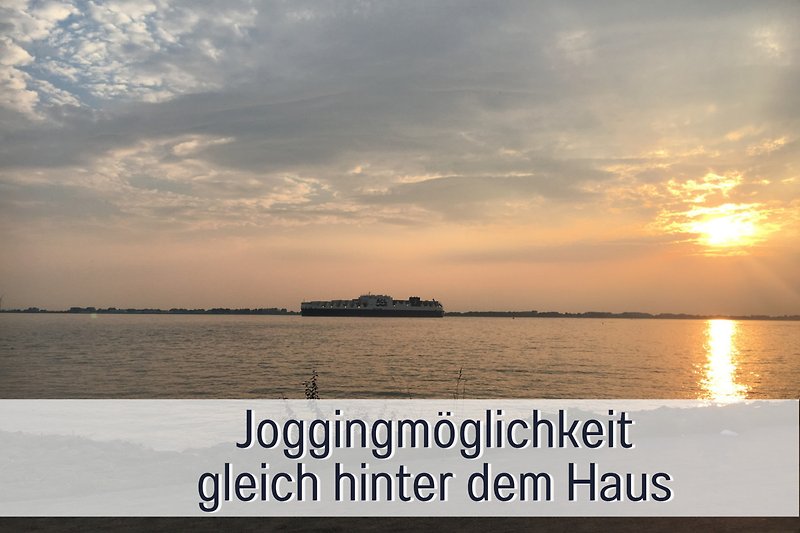 Genießen Sie den atemberaubenden Sonnenuntergang über der Elbe oder den Sonnenaufgang in der Marsch.