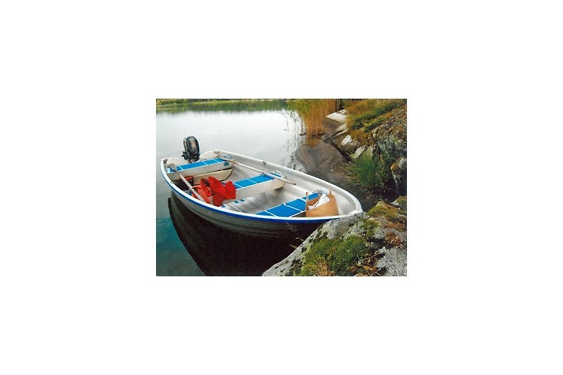 modernes hochwertiges unsinkbares Ruderboot an mehrere km gr. idyll. einsamen Privatsee (gratis Angeln) - Motor mietbar