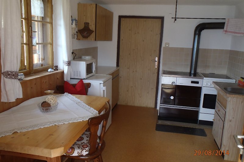 Small but nice, the kitchen is equipped with enough dishes, microwave, kettle, filter coffee machine.