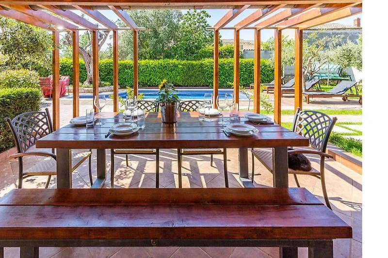 Eettafel in de tuin