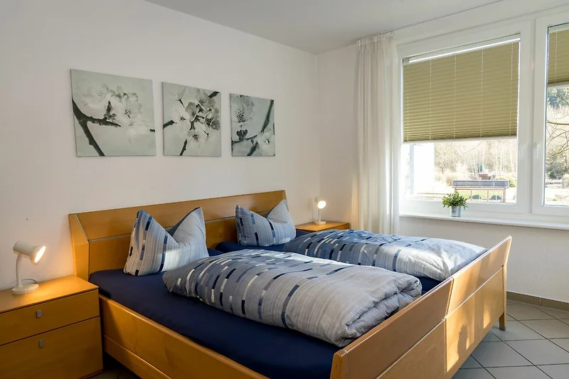 Komfortables Schlafzimmer mit gemütlicher Einrichtung - ideal zum Ausruhen.