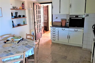 Große Villa nah zu Stränden, Bergen