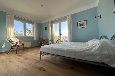 Große Villa nah zu Stränden, Bergen