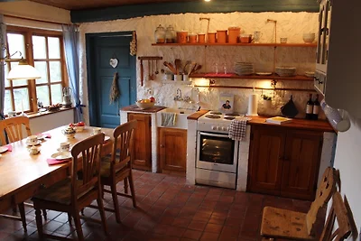 Storica casa di campagna con tetto di paglia