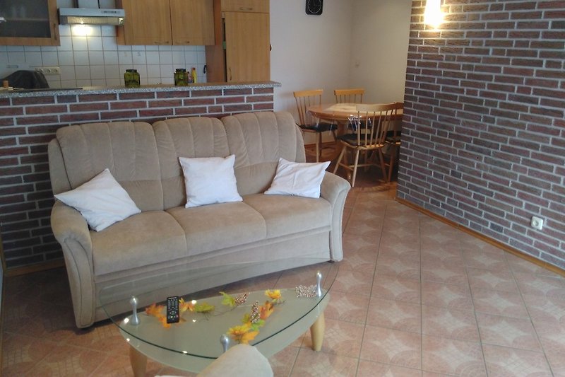 Wohnung II, Blick Wohnecke zum Essbereich