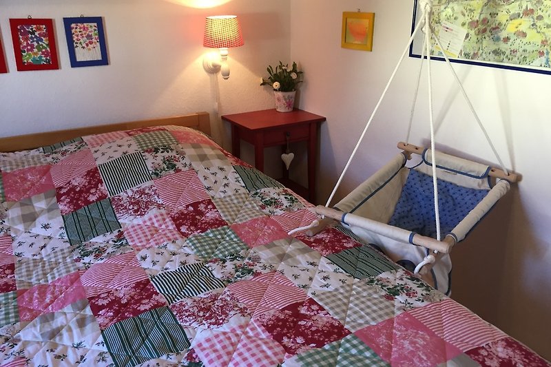 rotes Doppelzimmer mit Babyschaukel (abnehmbar)