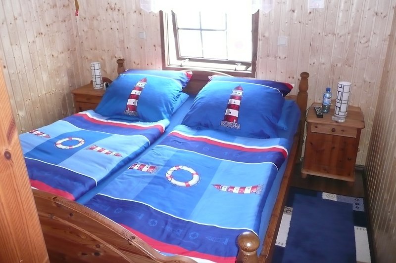 Schlafzimmer 1 mit Doppelbett