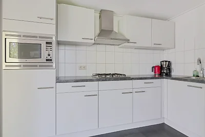 Huis met grote tuin op zuiden en bij meer