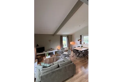 Huis met grote tuin op zuiden en bij meer