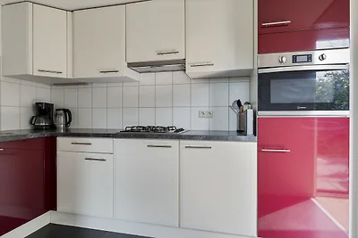 Huis met grote tuin op zuiden en bij meer