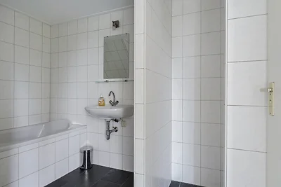 Huis met grote tuin op zuiden en bij meer