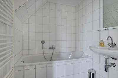 Huis met grote tuin op zuiden en bij meer