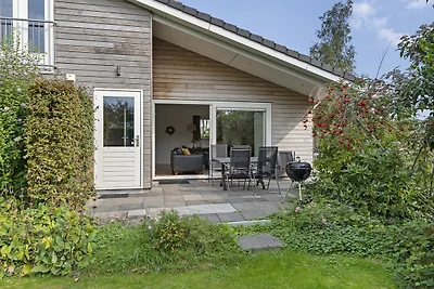 Huis met grote tuin op zuiden en bij meer