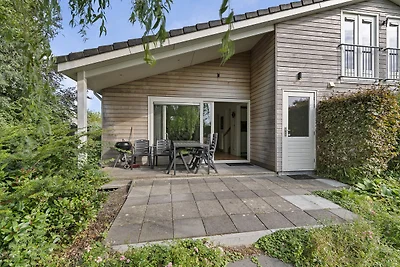 Huis met grote tuin op zuiden en bij meer