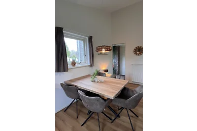 Huis met grote tuin op zuiden en bij meer