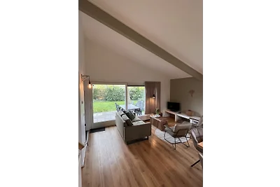 Huis met grote tuin op zuiden en bij meer