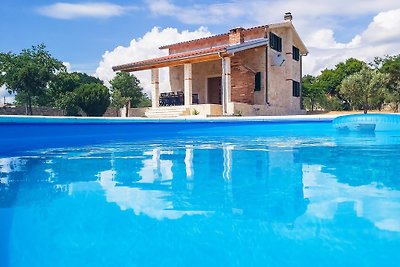 Villa StonePearl mit beheiztem Pool