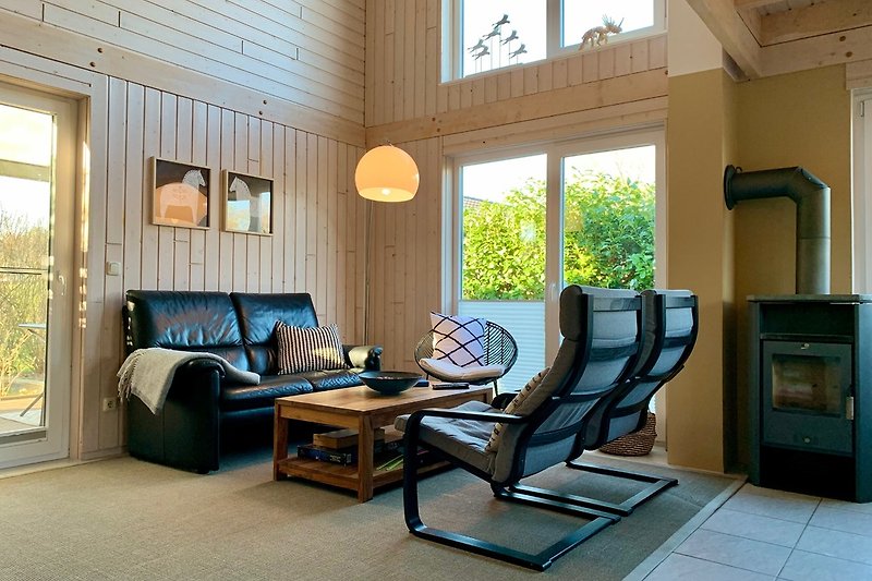 Wohnzimmer mit Kamin