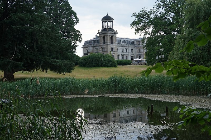 Schloss Kaarz mit Park