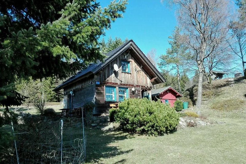 Gemütliches Landhaus mit Garten und rustikalem Charme.