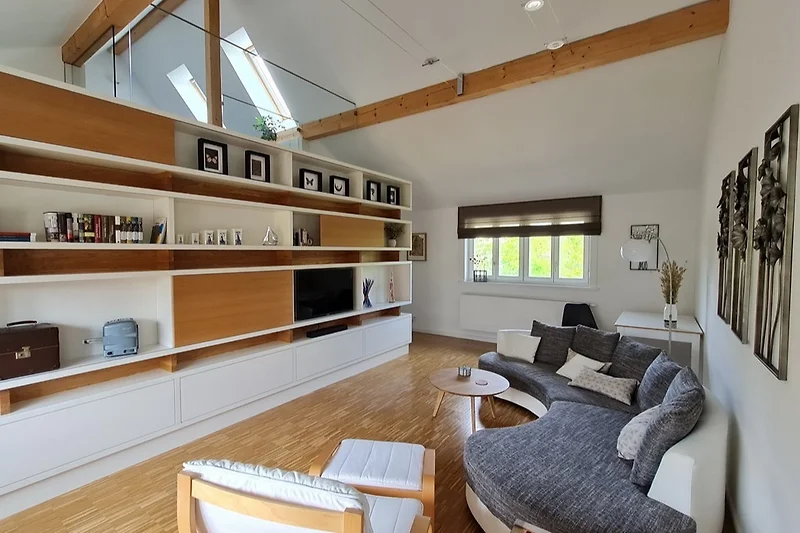 Woonkamer, boven slaaphoek op zolder.