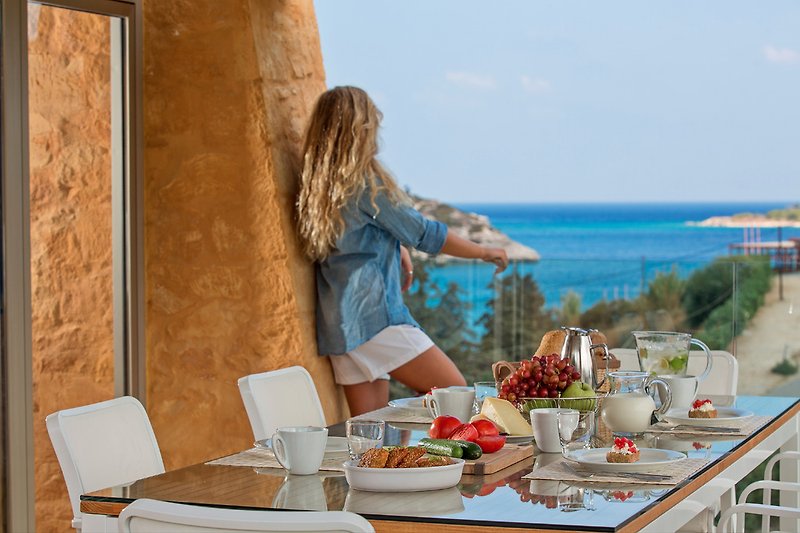 Breakfast with sea views