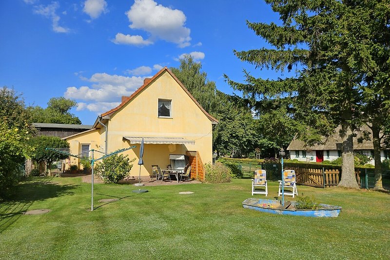 Garten / Liegewiese / Terrasse in Südlage mit Seeblick