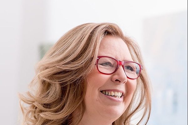 Frau M. Neuland Frau M. Neuland