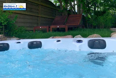 Casa con tetto di paglia con camino wpool& sauna