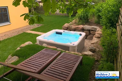 Casa con tetto di paglia con camino wpool& sauna