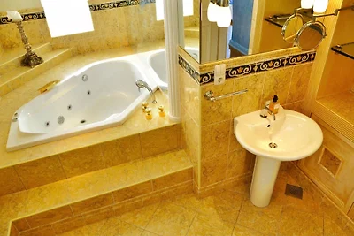 VILLA MARJAN, 3 bdr-3bath-parking