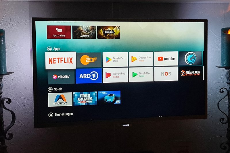 Smart-tv met o.a.  Netflix ( via gast-account) en Viaplay Formule 1.