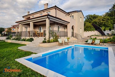 Luxus Villa mit Pool und Garten