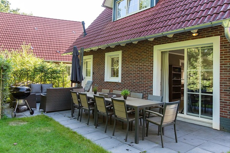 Villa Fedora ist ein freistehendes Haus auf ein sehr schönes Ferienresort. Das Zentrum von Bad Bentheim nach einem 10-minütigen Spaziergang 