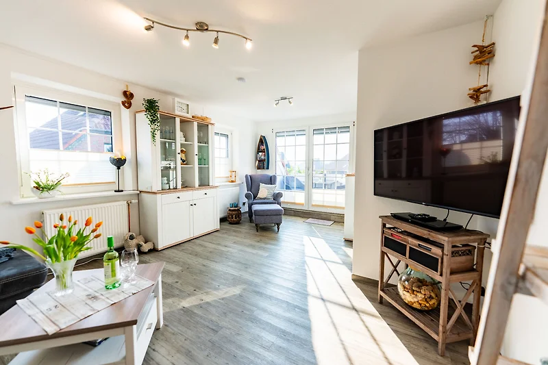 WZ mit Zugang zum Balkon, TV, Blue-Ray-Player (Aufnahmemöglichkeit)