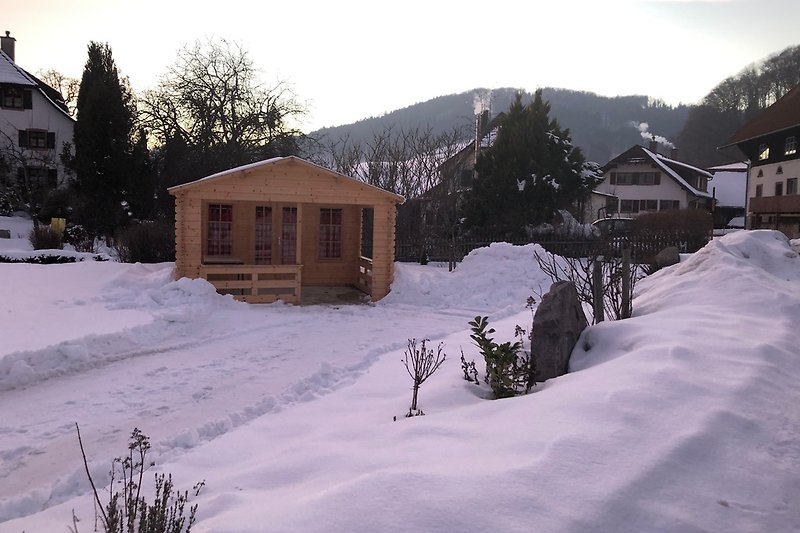 Gartenhütte im Winter