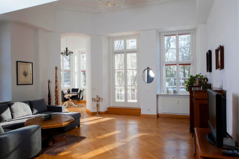 Wohnzimmer mit Blick auf Terrasse