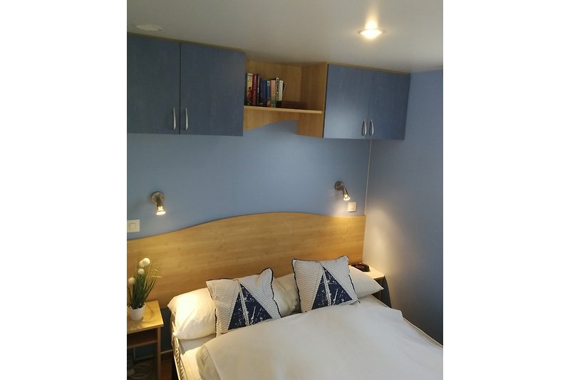 Schlafzimmer Doppelbett 140x190cm