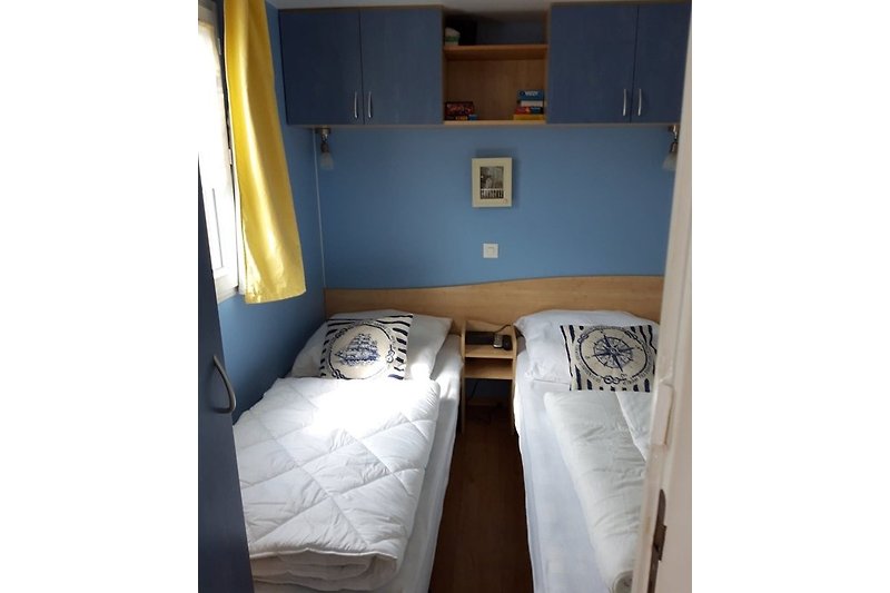 Schlafzimmer mit 2 Einzelbetten 80x190 cm