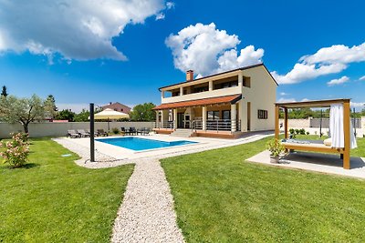 Charming villa with heated pool