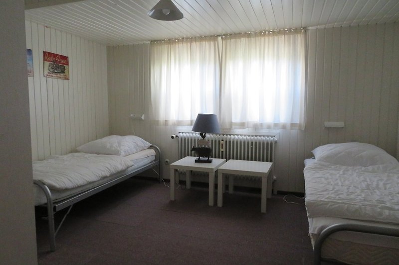 Schlafzimmer 6 mit 2 Einzelbetten