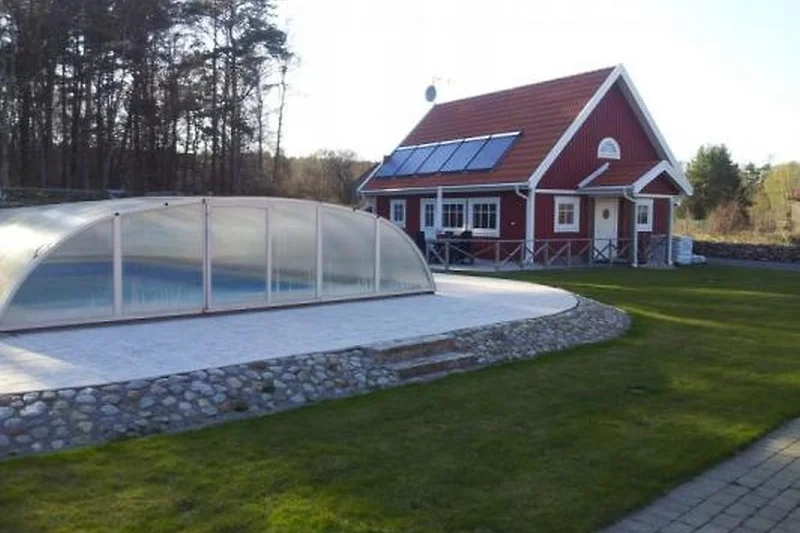 Tuin met zwembad