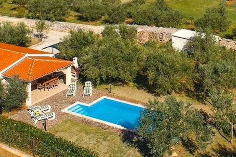 Na zewnątrz