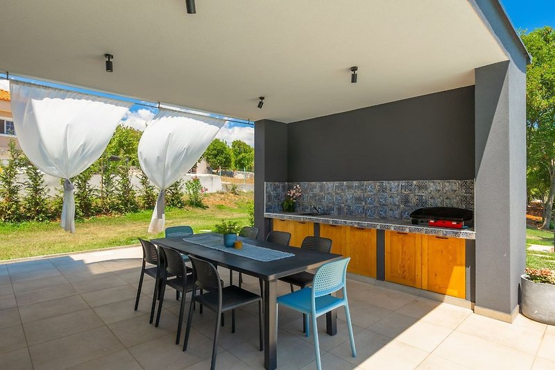 Sommerküche mit Terrasse