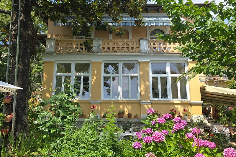 Na zewnątrz