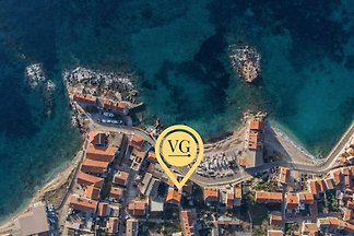 Villa Palazzo Antiqua beachfront Vis by Villa...